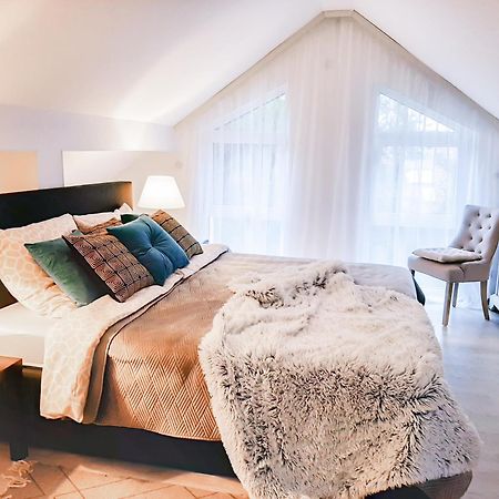 Design Maisonette - 24H Self-Check-In - Bis 7 Pers - In Direkter Weihernaehe - Parkplatz - Wifi - Balkon -Terrasse - Radwege Schiffweiler Exterior photo