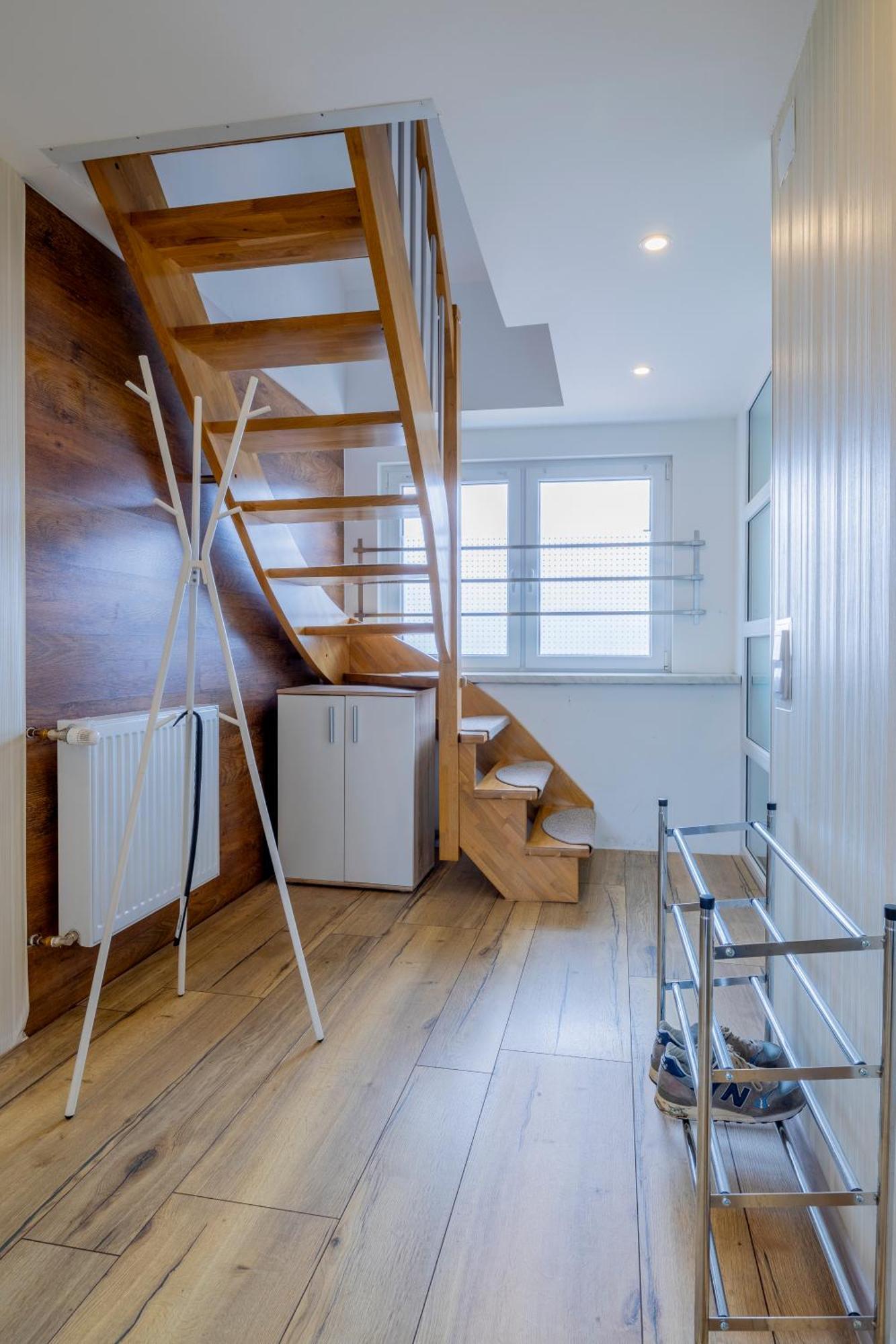 Design Maisonette - 24H Self-Check-In - Bis 7 Pers - In Direkter Weihernaehe - Parkplatz - Wifi - Balkon -Terrasse - Radwege Schiffweiler Exterior photo