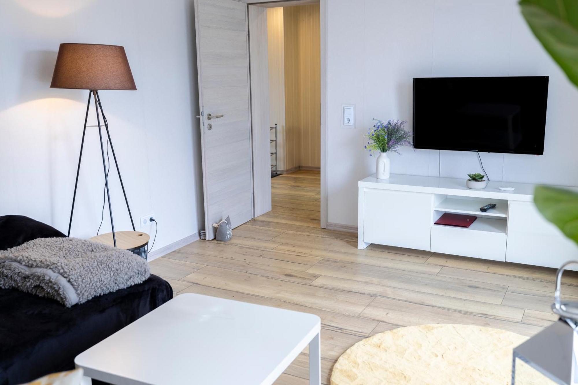 Design Maisonette - 24H Self-Check-In - Bis 7 Pers - In Direkter Weihernaehe - Parkplatz - Wifi - Balkon -Terrasse - Radwege Schiffweiler Exterior photo