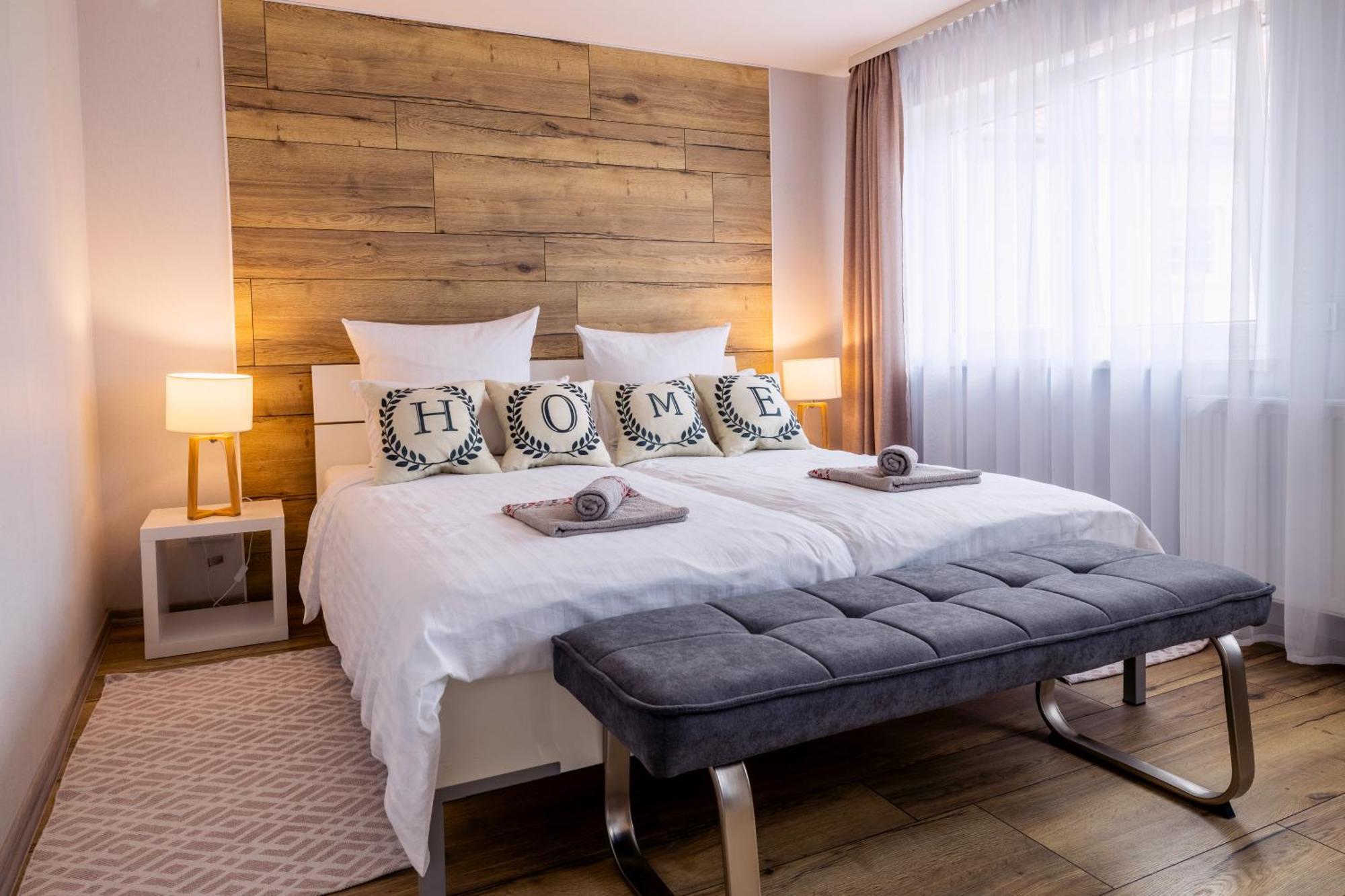 Design Maisonette - 24H Self-Check-In - Bis 7 Pers - In Direkter Weihernaehe - Parkplatz - Wifi - Balkon -Terrasse - Radwege Schiffweiler Exterior photo